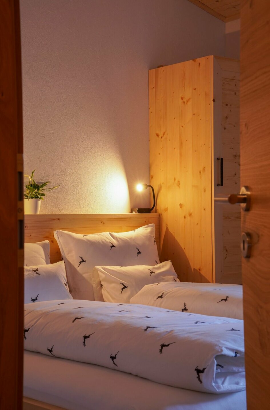 Schlafzimmer mit Doppelbett