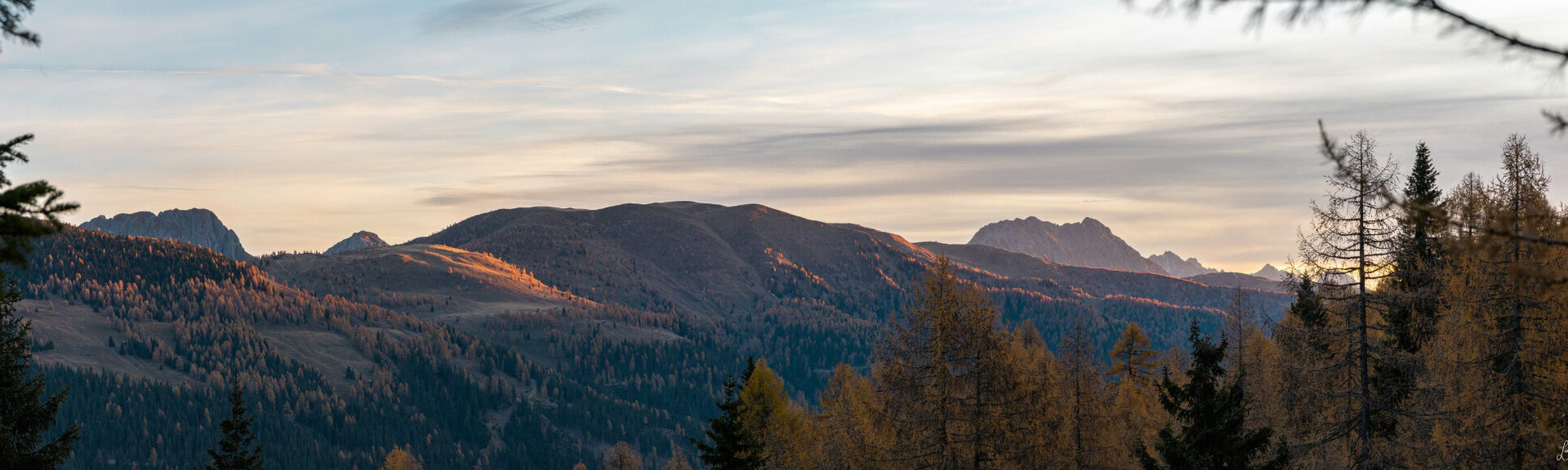 Herbststimmung mit Blick auf den Dorfberg